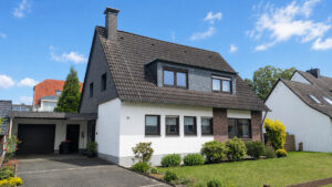 Stadthaus mit Traumgarten in ruhiger Anliegerstraße !!!